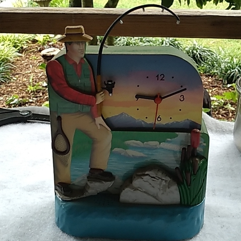 Fisherman's battery operated clock β°